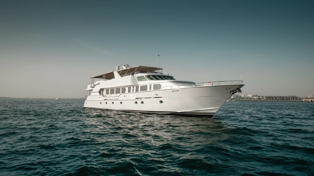 Hatteras 118 ft — photo 1