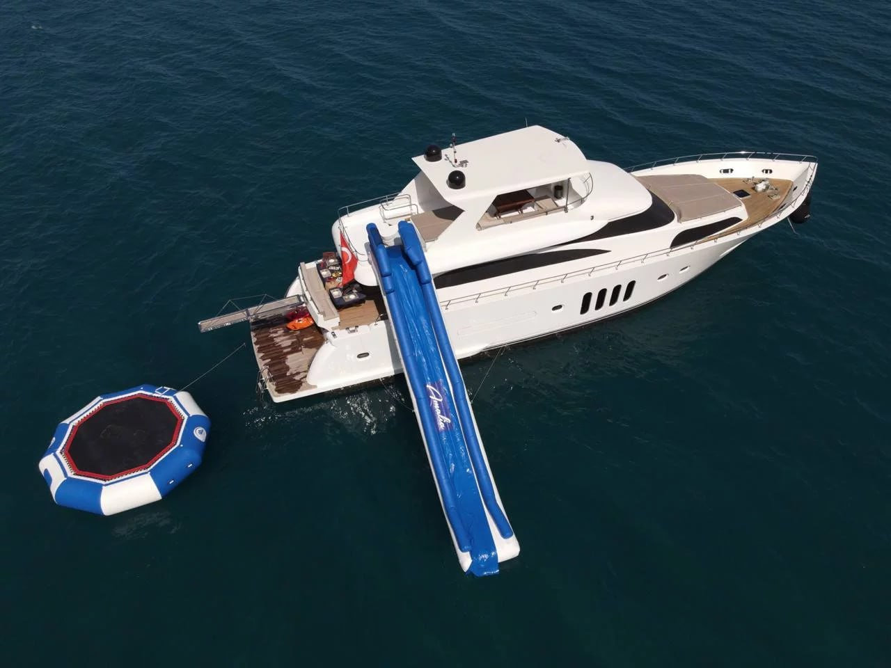Motor yacht Ami 80 ft — photo 1