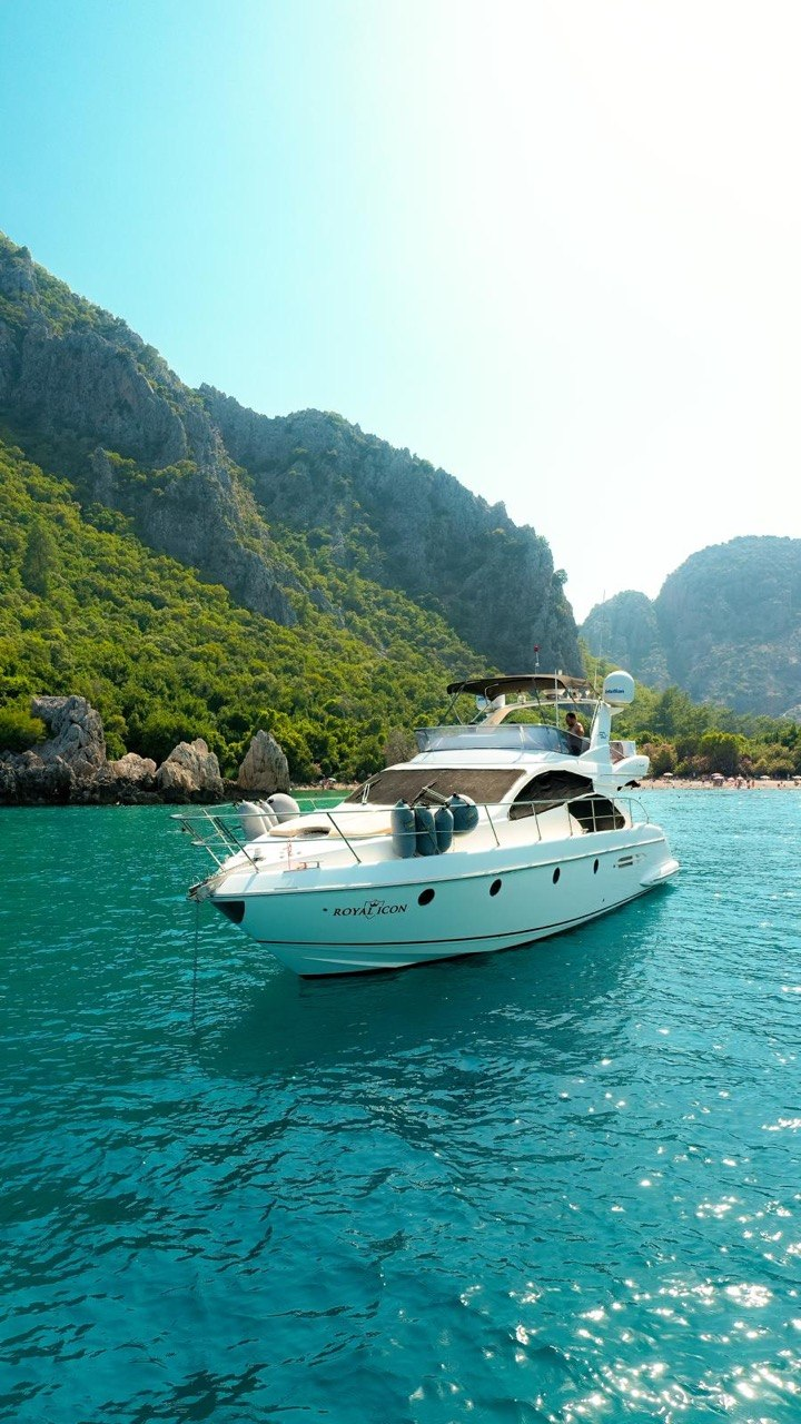 Motor yacht Azimut 50 ft — photo 1
