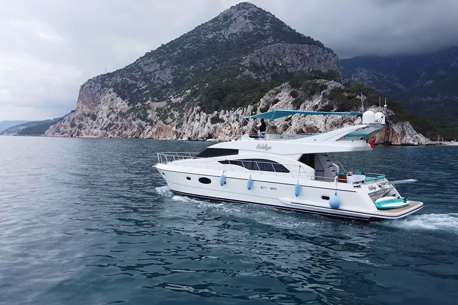 Motor yacht Tiffany 65 ft — photo 1