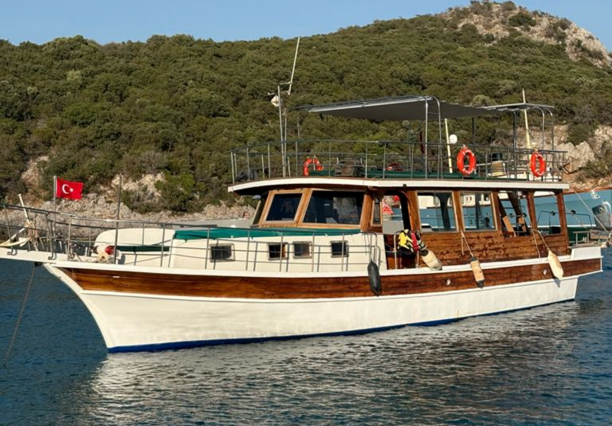 Motor yacht Mirage 60 ft — photo 1