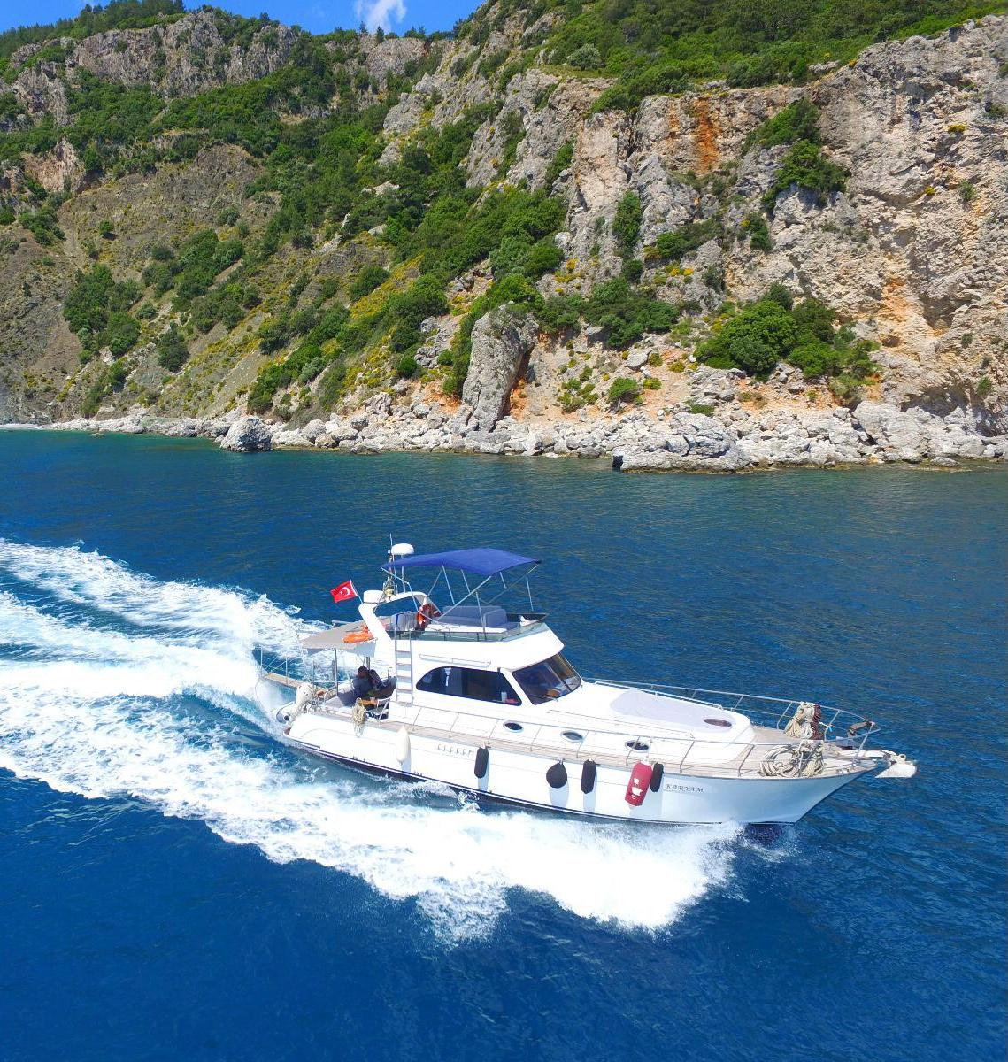 Motor yacht Karim 40 ft — photo 1
